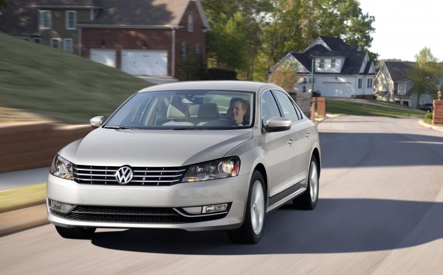  Volkswagen Passat 2011 года  (US) (фото 50 из 111)